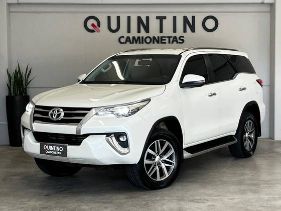 TOYOTA HILUX SW4 2.8 SRX 4X4 16V TURBO INTERCOOLER DIESEL 4P AUTOMÁTICO TOYOTA HILUX SW4 2.8 SRX 4X4 16V TURBO INTERCOOLER DIESEL 4P AUTOMÁTICO